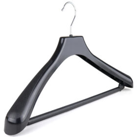 black plastic jacket, suit hanger 404-114